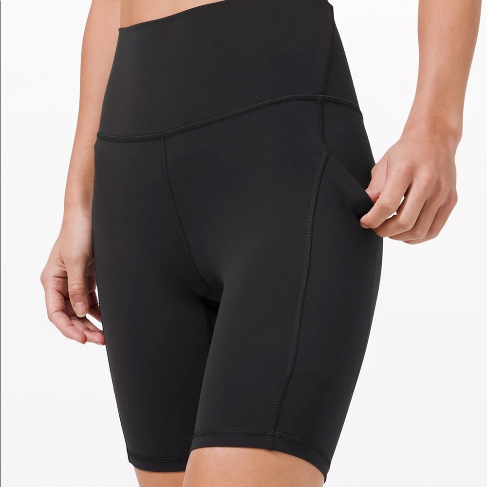 Align™ High Rise Short with Pockets 8" sz: 2